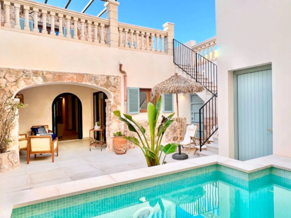 Mallorca Townhouse with Private Pool, Sauna & Terrace in Santanyí