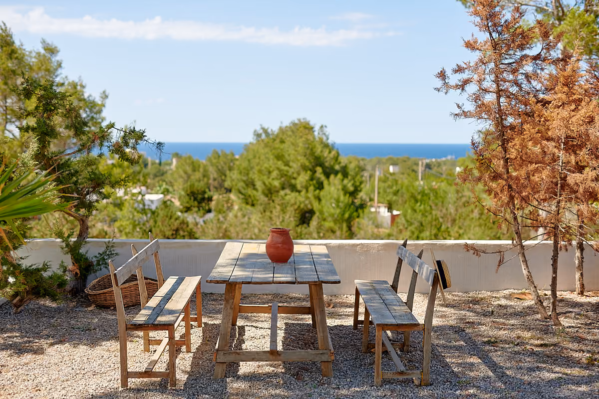 Laid back home with sea views