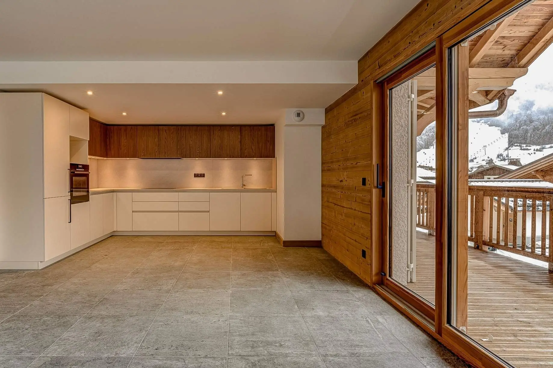Morzine | French Alps – New-build terrace apartment with mountain views