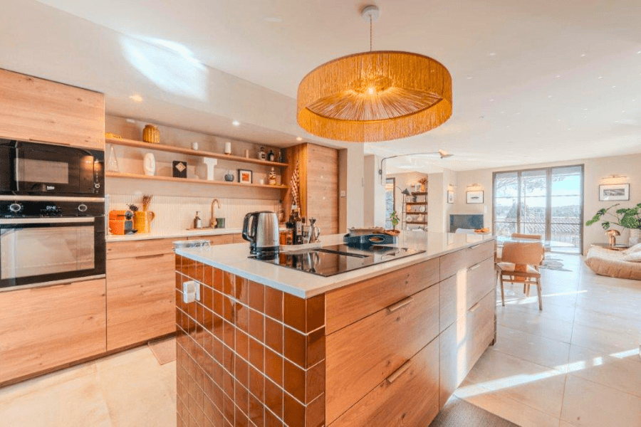 Provençal retreat with an independent apartment and just a few steps from village