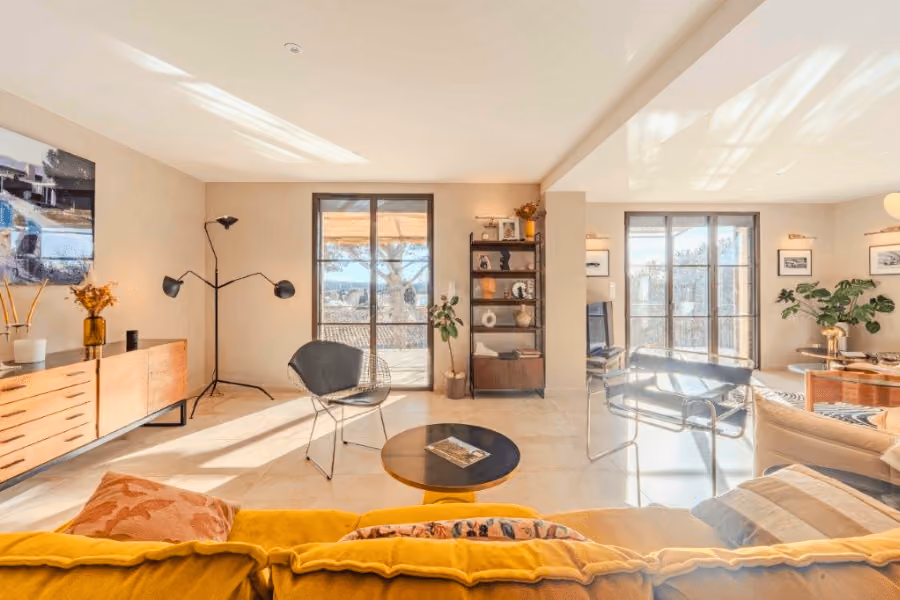 Provençal retreat with an independent apartment and just a few steps from village