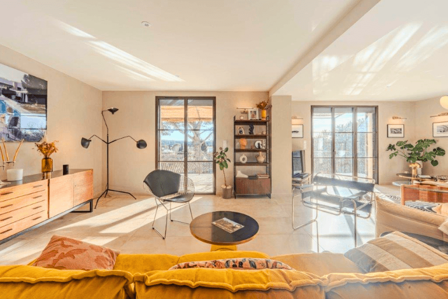 Provençal retreat with an independent apartment and just a few steps from village