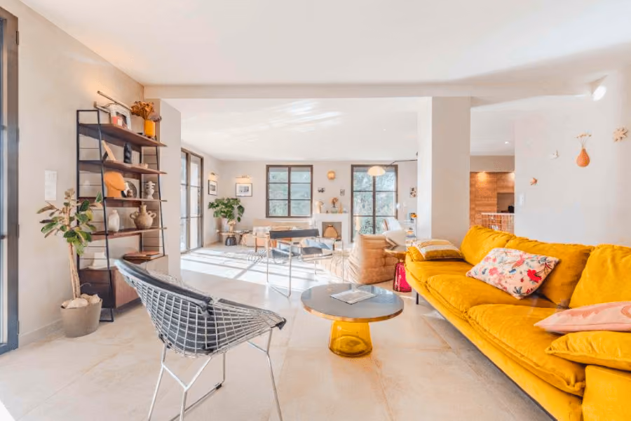 Provençal retreat with an independent apartment and just a few steps from village