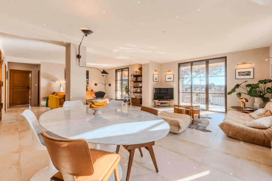 Provençal retreat with an independent apartment and just a few steps from village