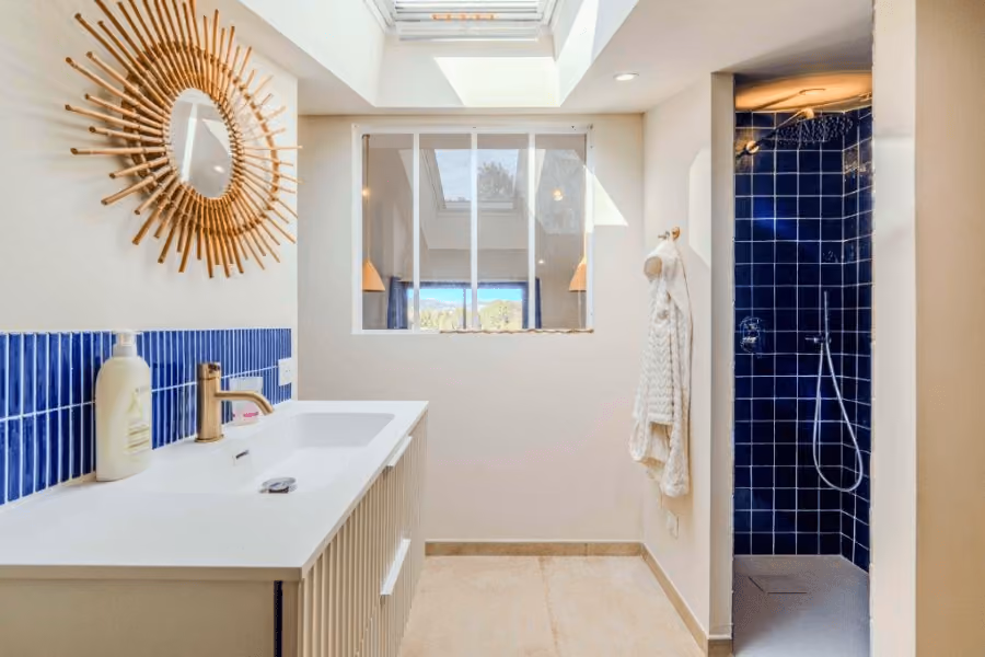 Provençal retreat with an independent apartment and just a few steps from village
