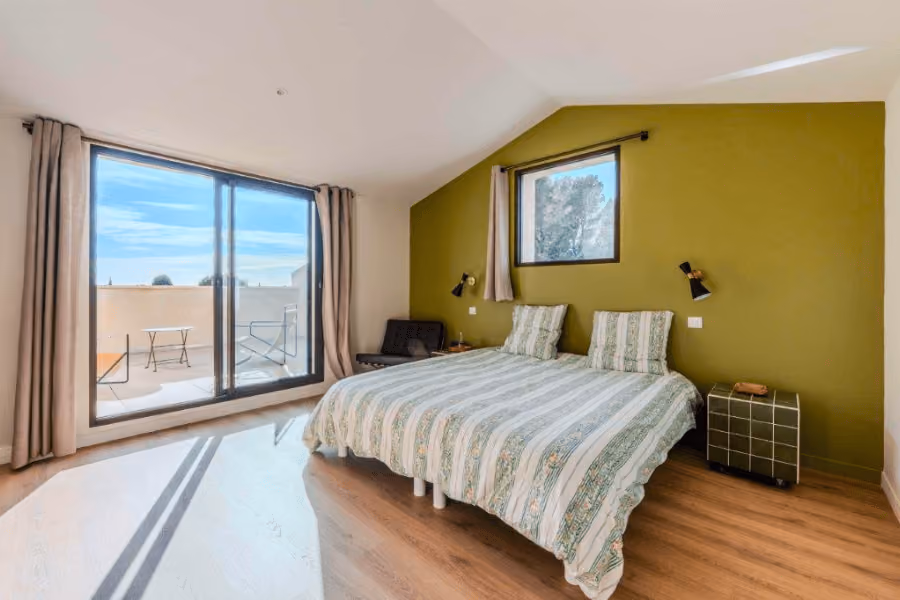 Provençal retreat with an independent apartment and just a few steps from village
