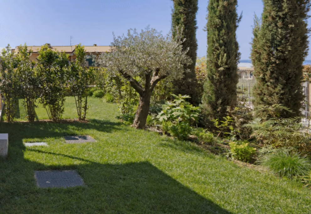 Lake Garda garden apartment