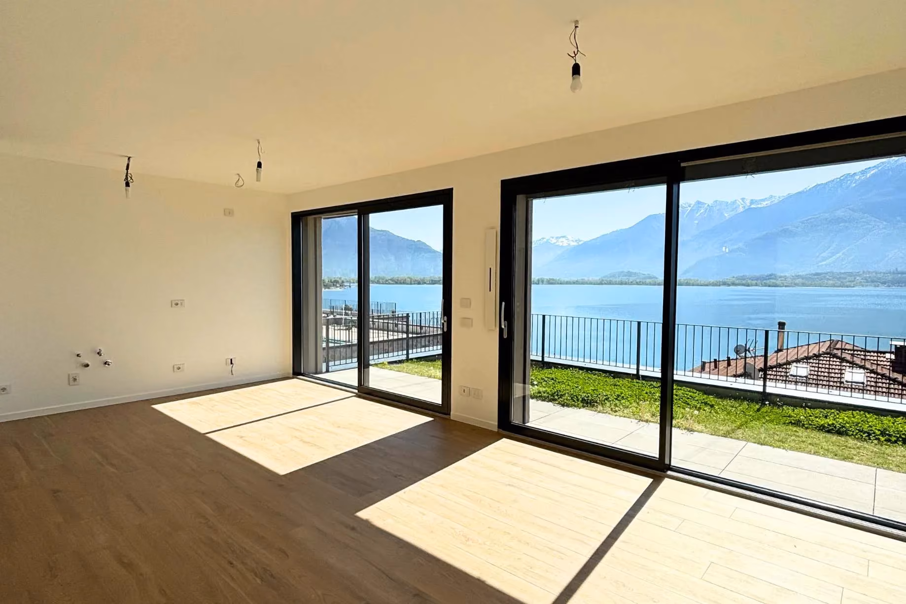 Lake Como garden apartment