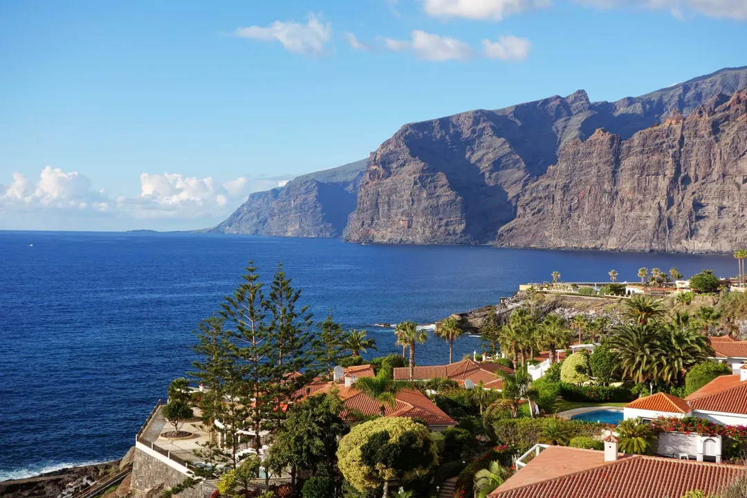 Tenerife Cliffside Retreat Modern Apartment
