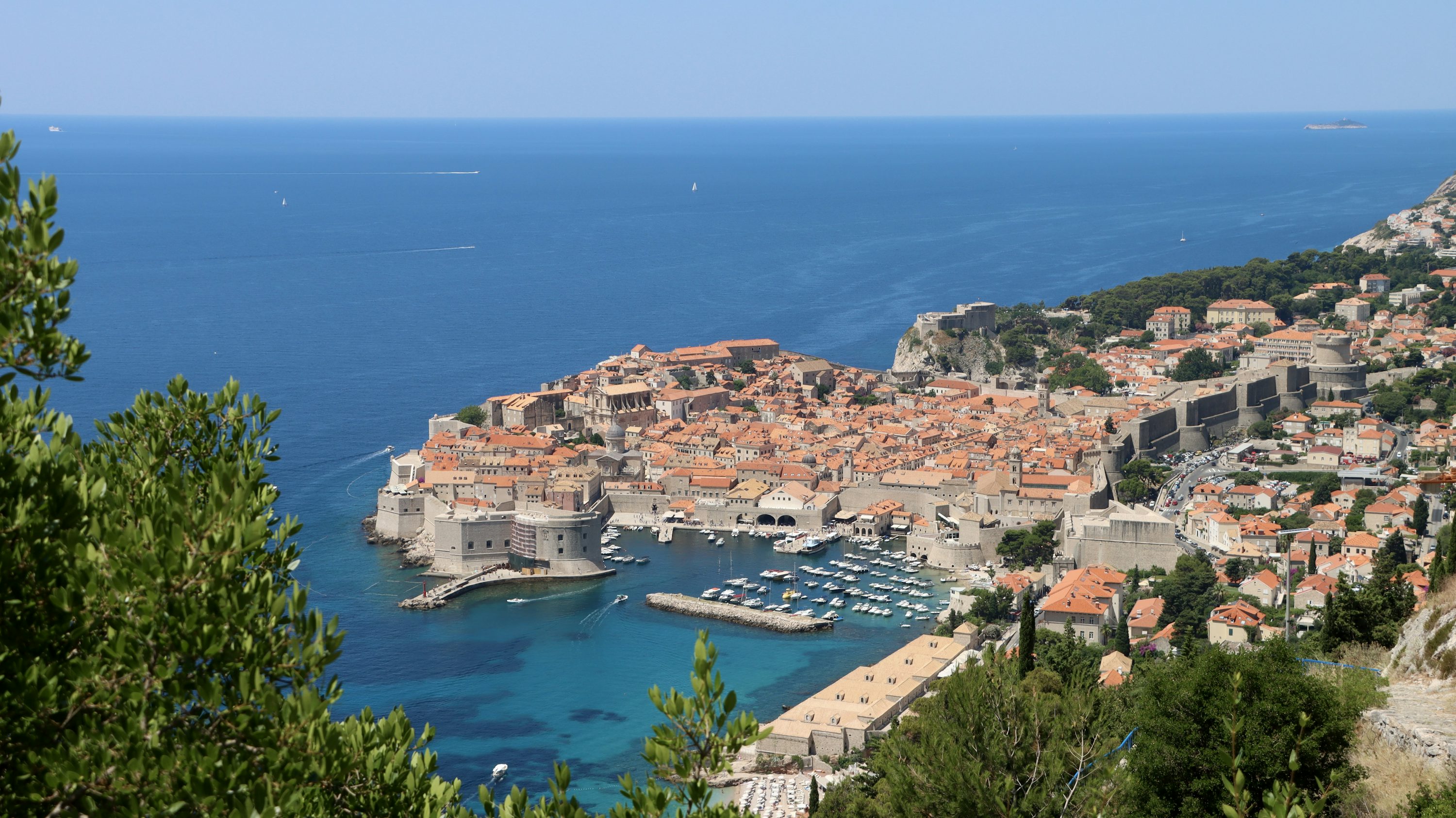 Casco antiguo de Dubrovnik junto al mar Adriático, Croacia