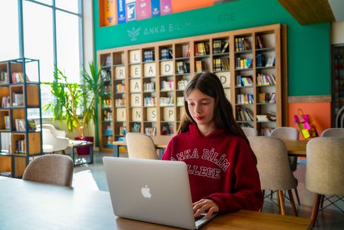 İlkokul öğrencisi