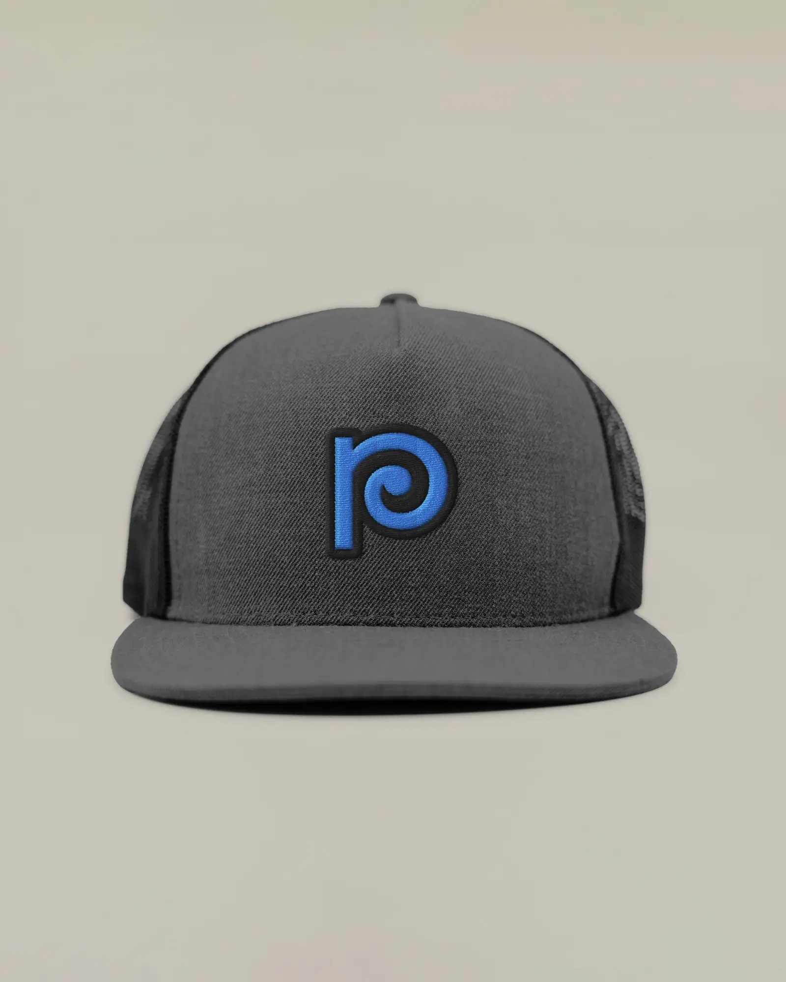 Modrý skládací deštník s bílým ornamentálním vzorem a logem Prostějov na štítku.