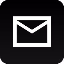 Fehér boríték ikon fekete négyzet alakú háttéren.