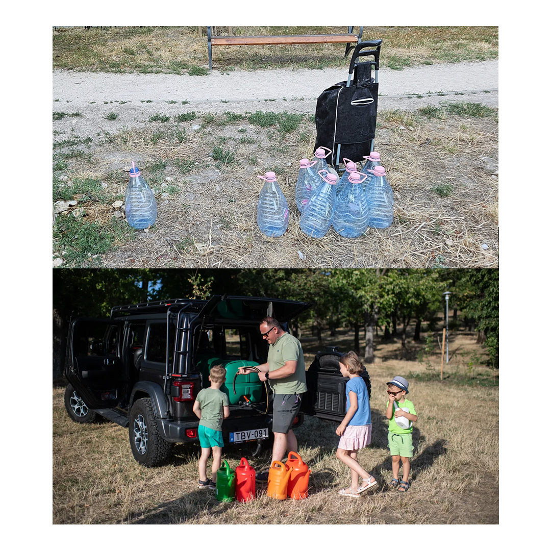 Egy férfi és három gyerek kint állnak egy terepjáró hátuljánál, locsolókannákkal és vizes palackokkal.