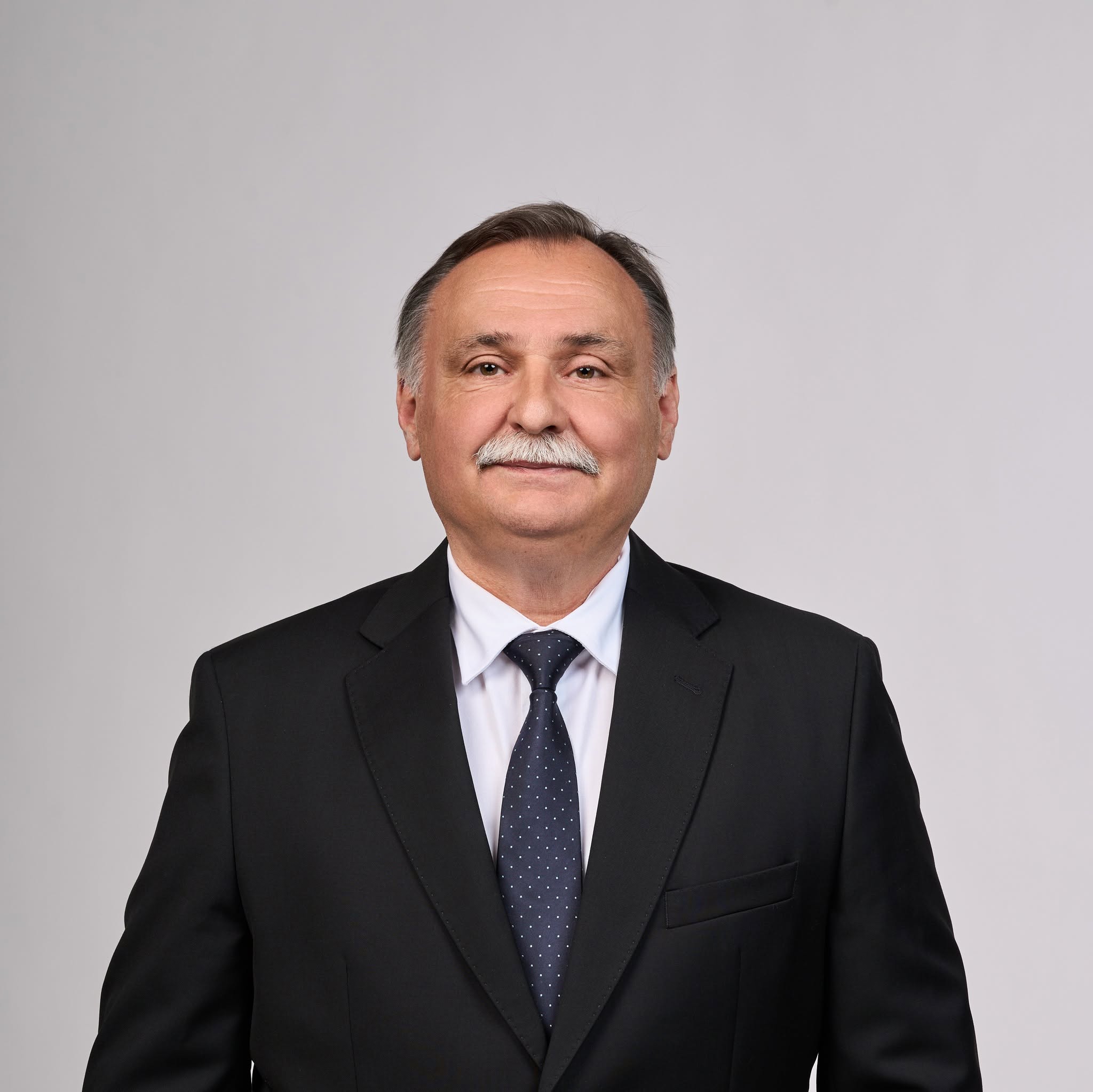 Természetvédelmi szakember és Magyarország Élő Környezetért felelős minisztere.