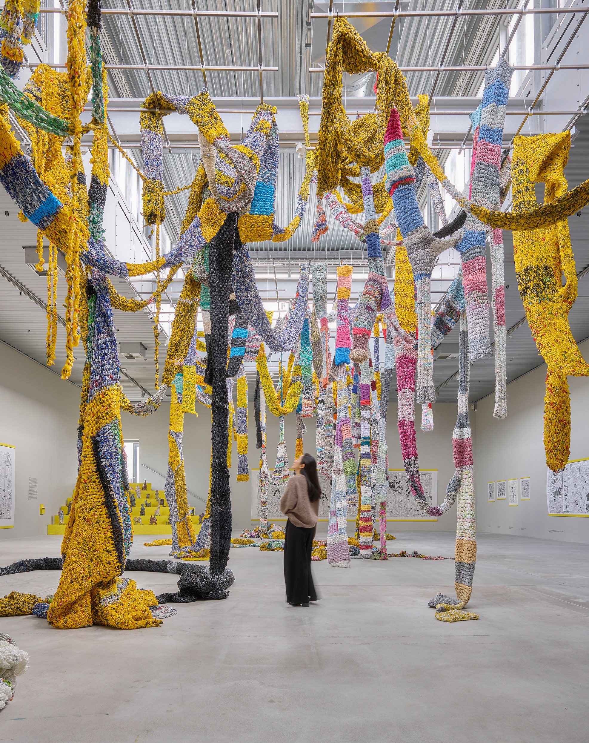 Kenneth Rasmussen, For helvede mand, 2025. Bifrost. ARKEN Museum for Samtidskunst. Foto: Anders Sune Berg