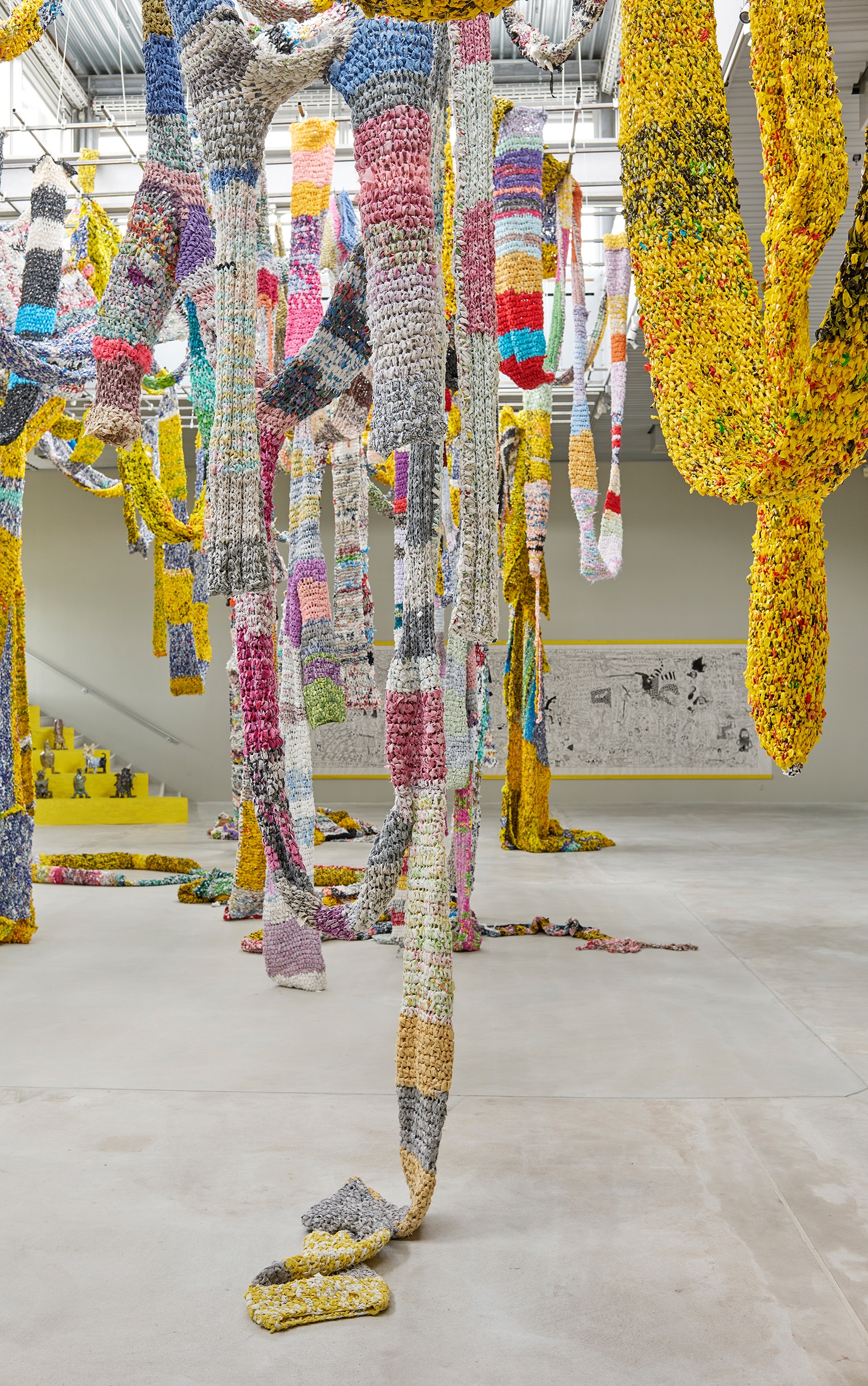 Kenneth Rasmussen, For helvede mand, 2025. Bifrost. ARKEN Museum for Samtidskunst. Foto: Anders Sune Berg