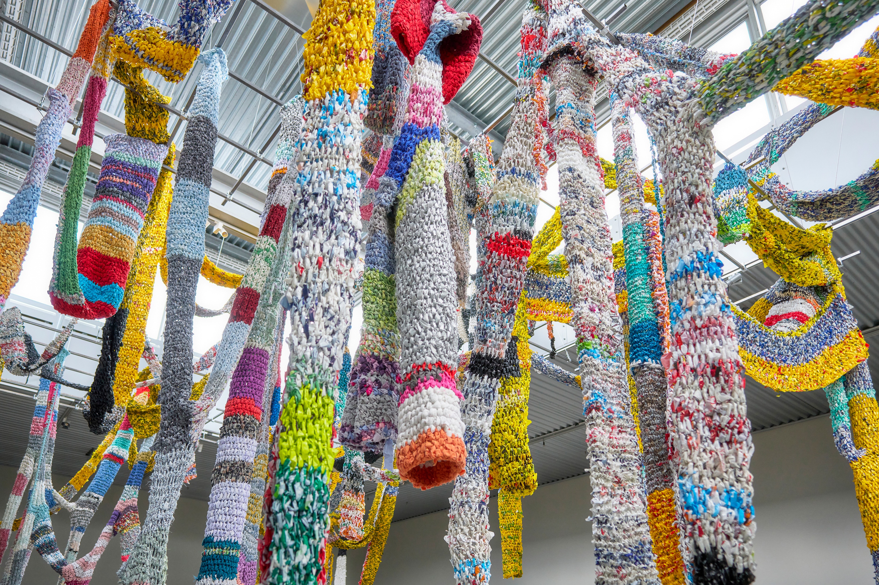 Kenneth Rasmussen, Bifrost, Strikinstallation, 2002/2025. ARKEN Museum for Samtidskunst. Foto: Anders Sune Berg