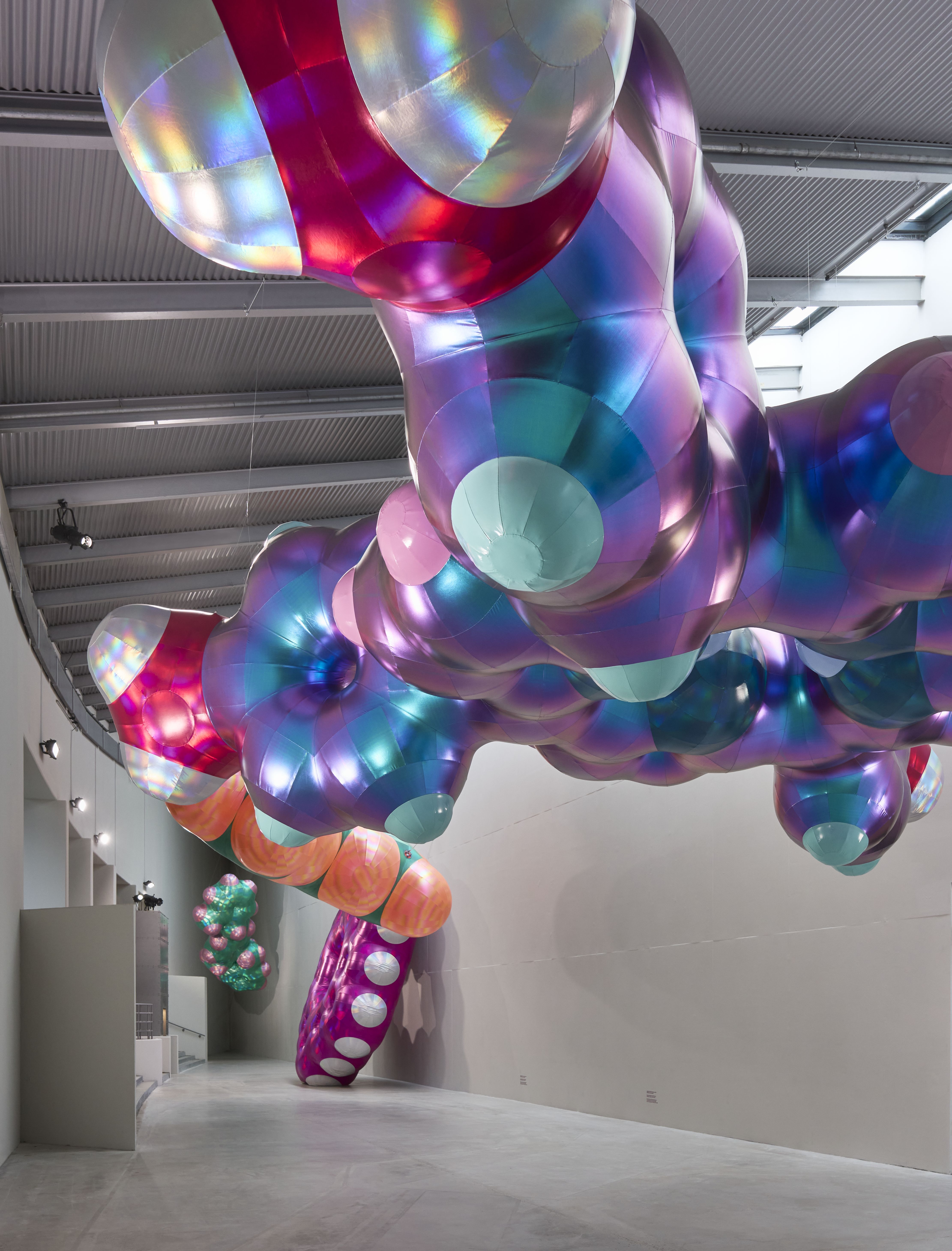 Monira Al Qadiri, BENZENE FLOAT, 2023-24. Foto: Anders Sune Berg
