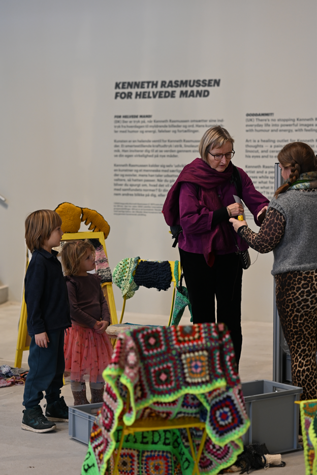 Børn til strikke-weekend i Kenneth Rasmussen For helvede mand