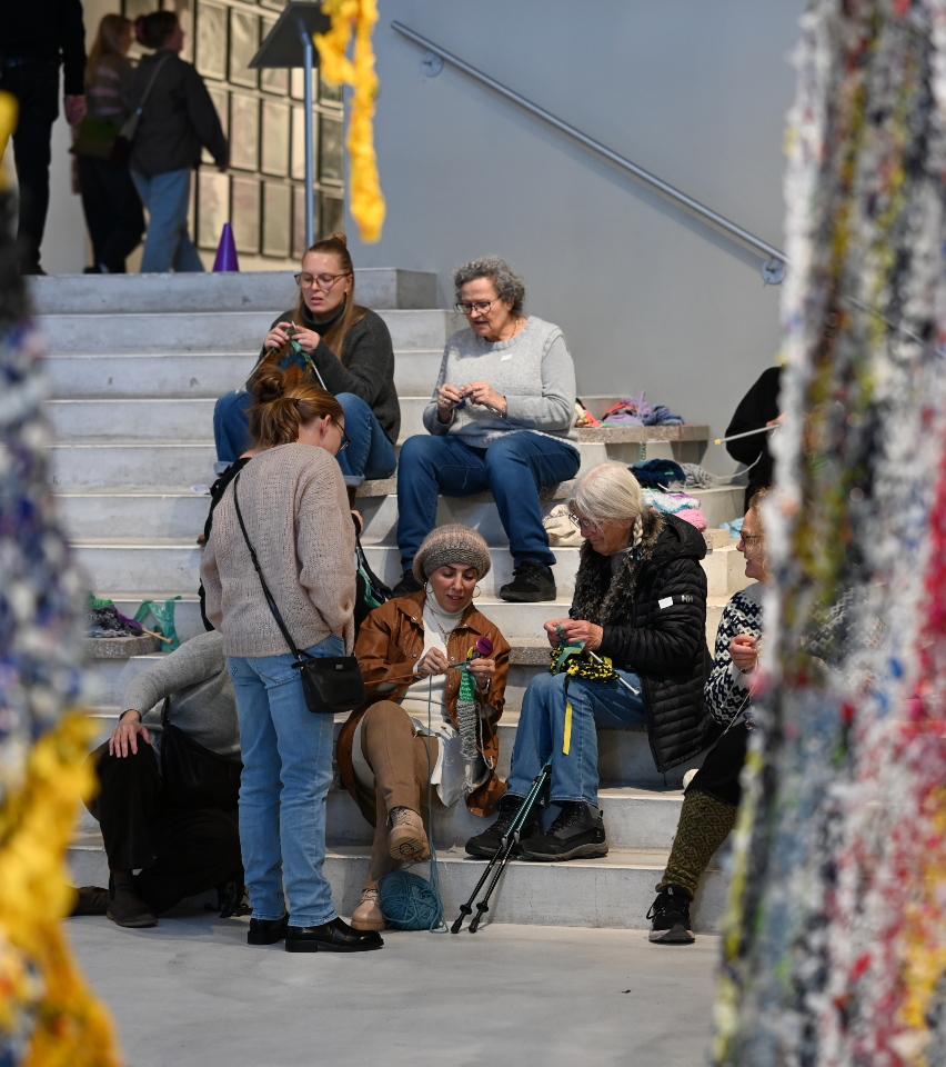 Strikkeworkshop i Kenneth Rasmussen-udstillingen