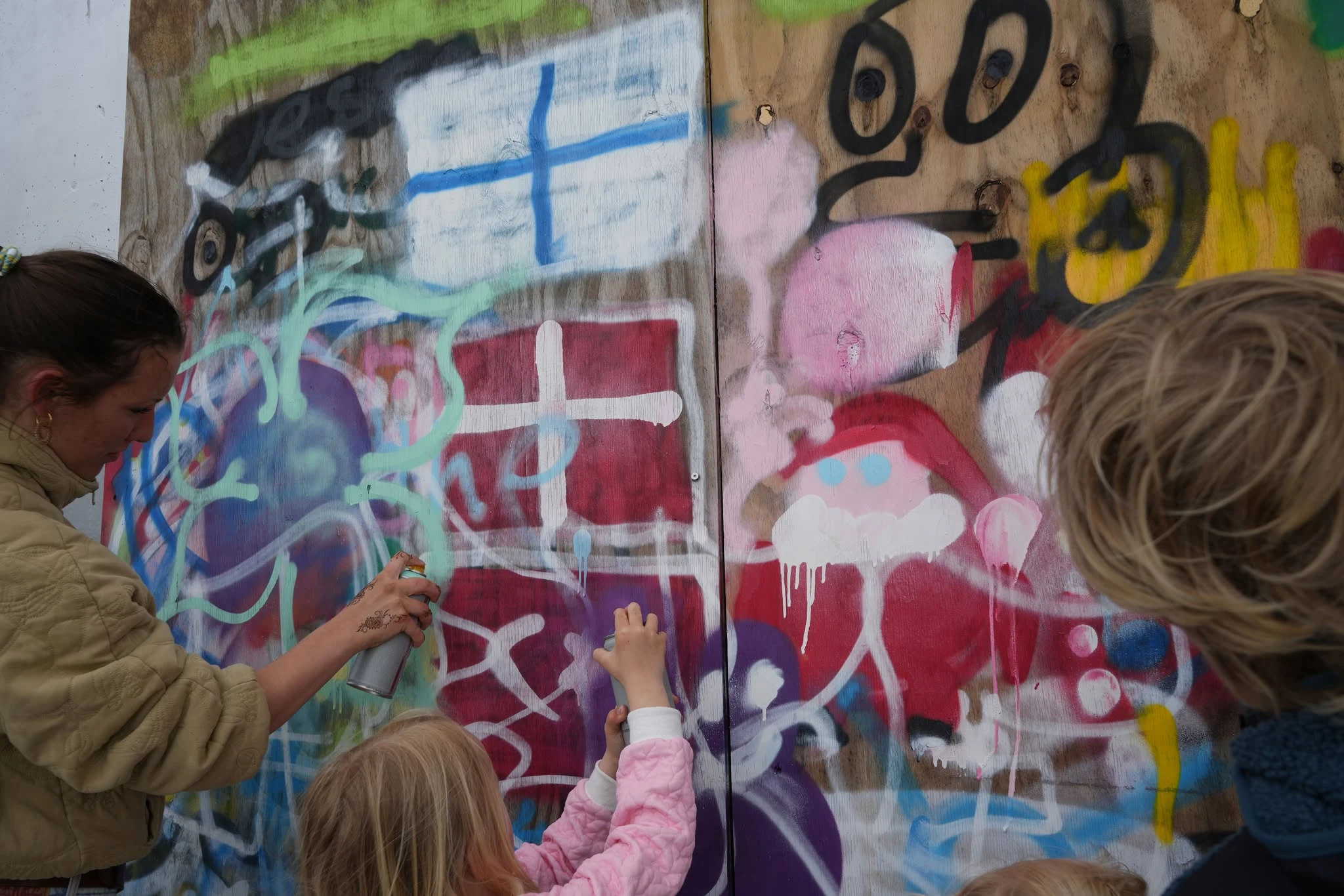 Graffitimaling på træplade