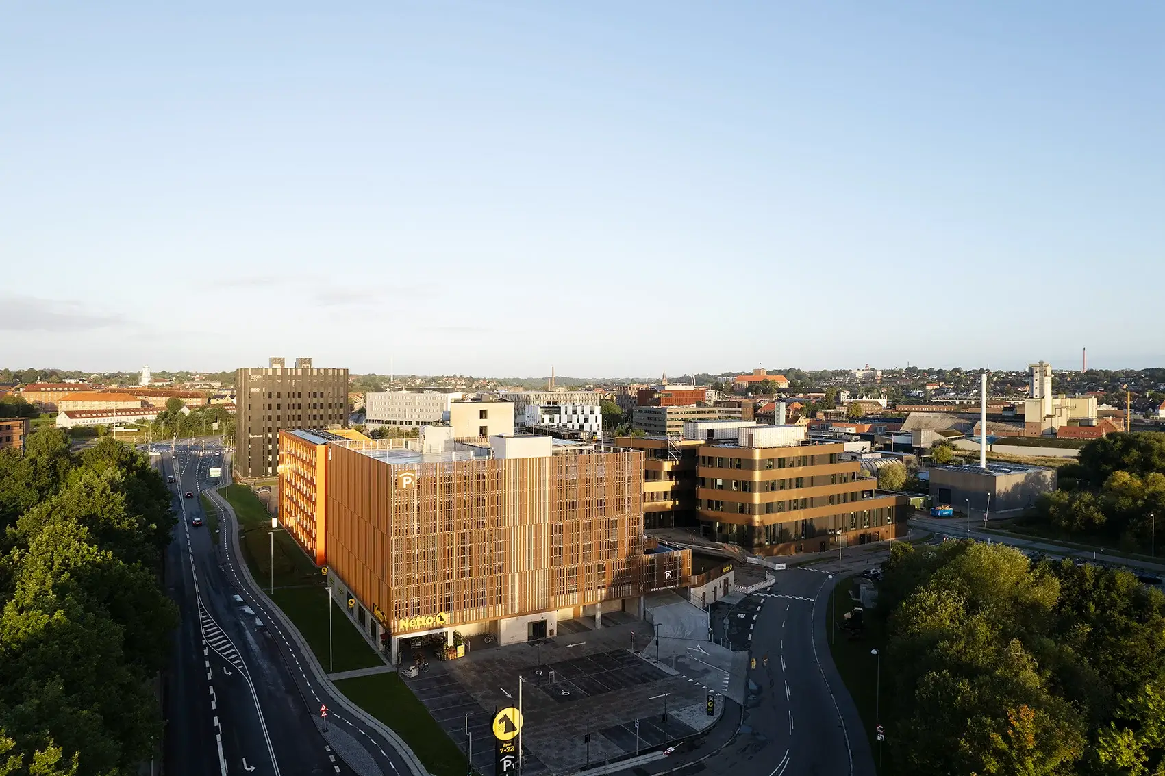 Design City Kolding p-hus: facadebeklædning i Napsu fra Nordisk Profil