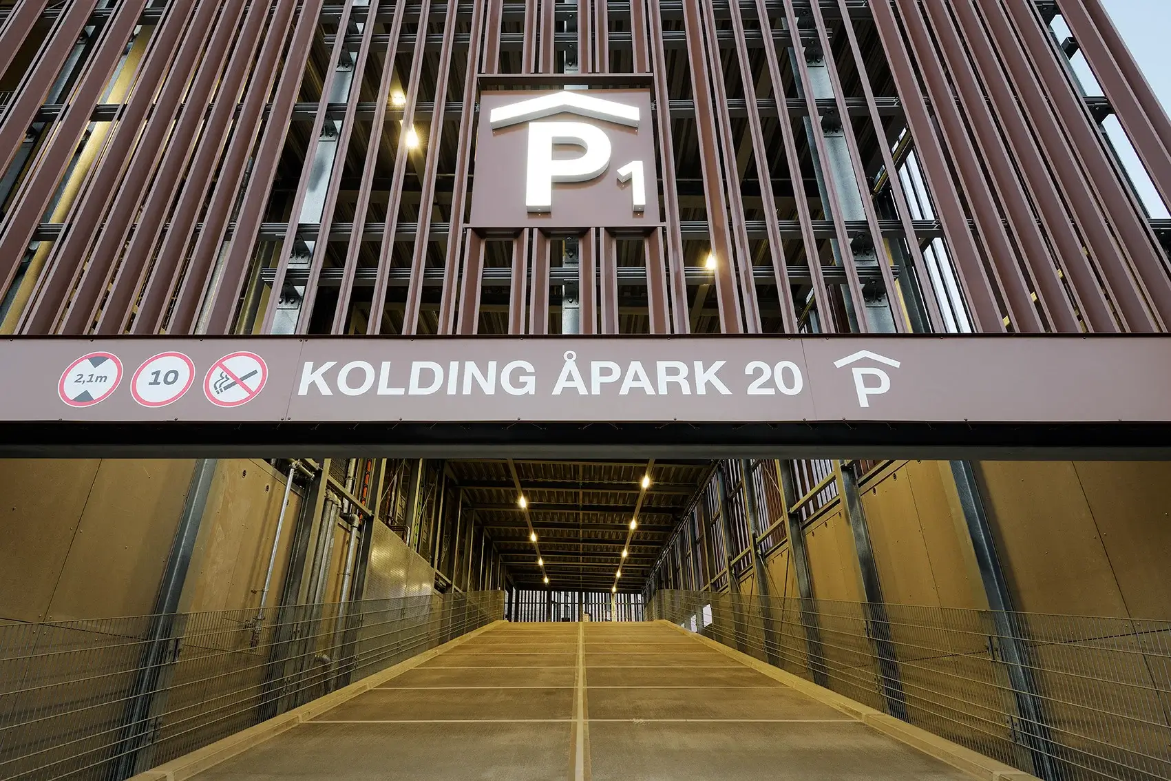 Facaden på Design City Kolding p-hus i Napsu – billede 3 af 11