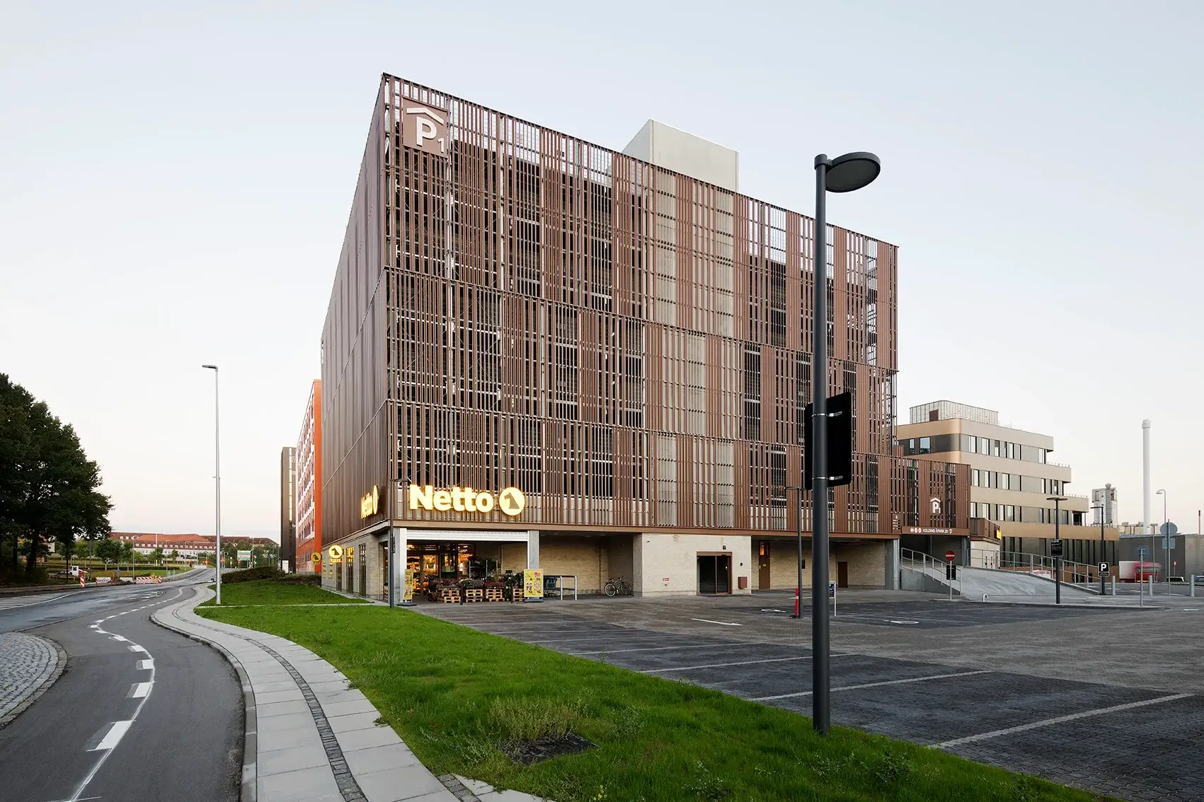 Design City Kolding p-hus med Napsu-facade, tegnet af Arkitema & DS Flexhal A/S – billede 4 af 11