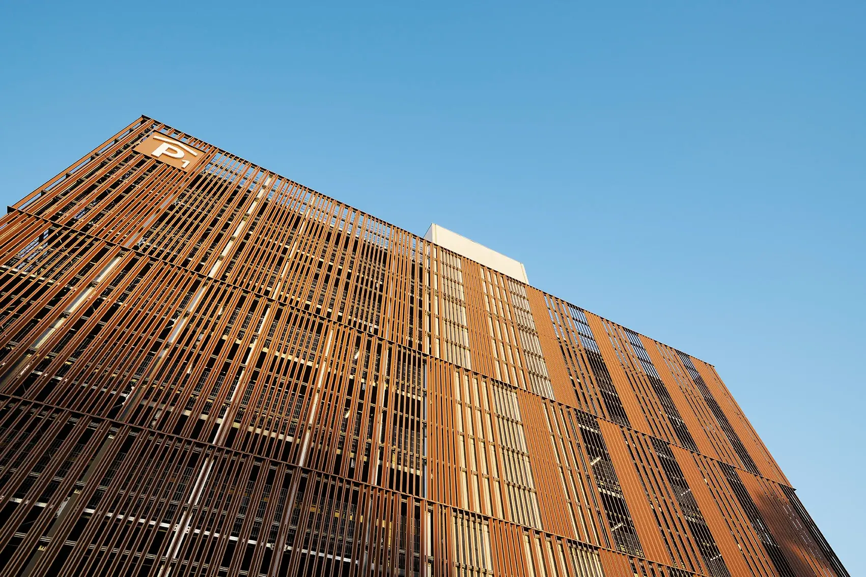 Design City Kolding p-hus med Napsu-facade, tegnet af Arkitema & DS Flexhal A/S – billede 8 af 11