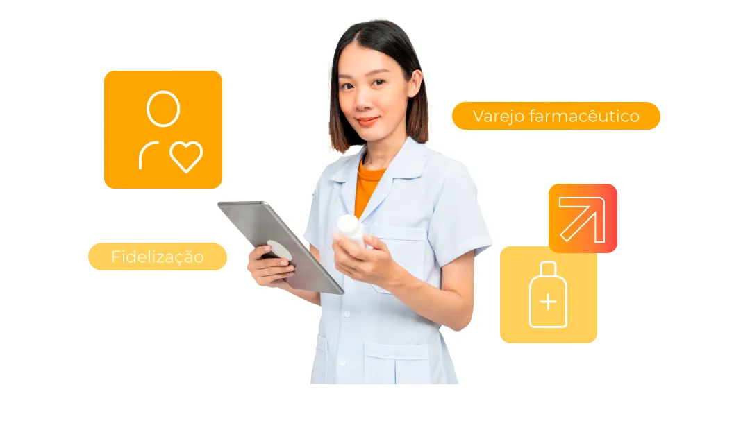 Mulher farmacêutica com um produto na mão e um tablet na outra