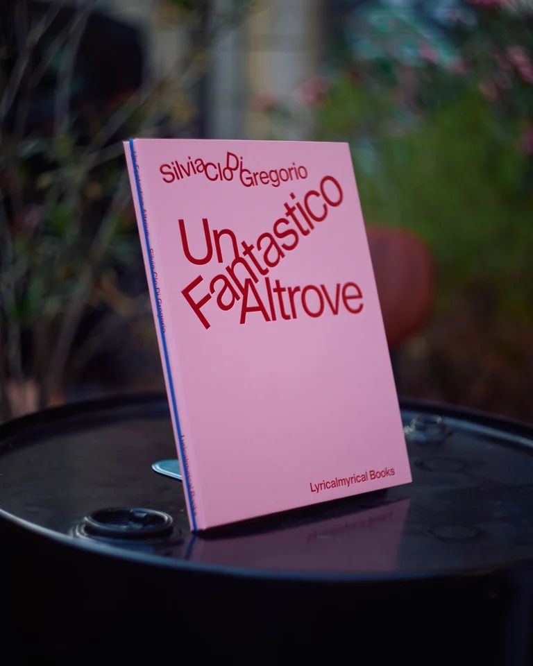 Designed by Paper Paper Studio in Milan, Italy. Printed in Italy, on high quality paper stock. Book is in English and Italian.