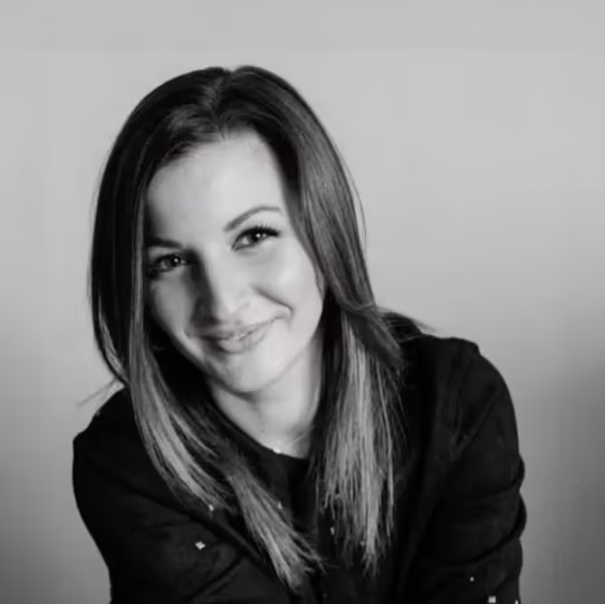 Lauren Frank, the wife of Illinois State Trooper Brian Frank, whose life took a dramatic turn following a severe on-duty accident.