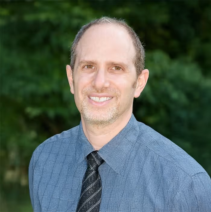 Dr. Eric Osansky is a chiropractic doctor and nutritionist specializing in thyroid conditions like Graves’ disease and Hashimoto’s thyroiditis. After successfully managing his own Graves’ disease with natural methods, he focuses on functional medicine and natural treatments to address the root causes of thyroid issues.