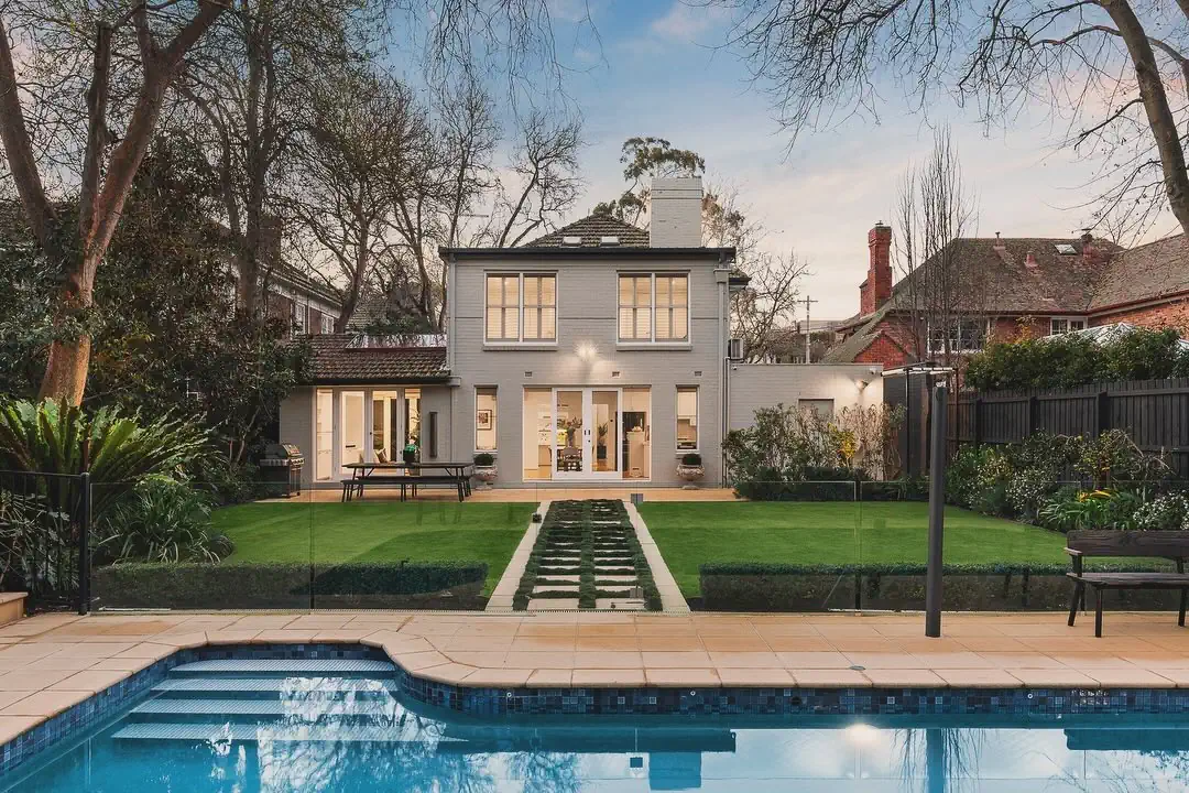 We’ve given this charming period home within Stonnington Estate a fresh vibe, with lush, manicured gardens creating a serene scene where elegance and history mingle effortlessly