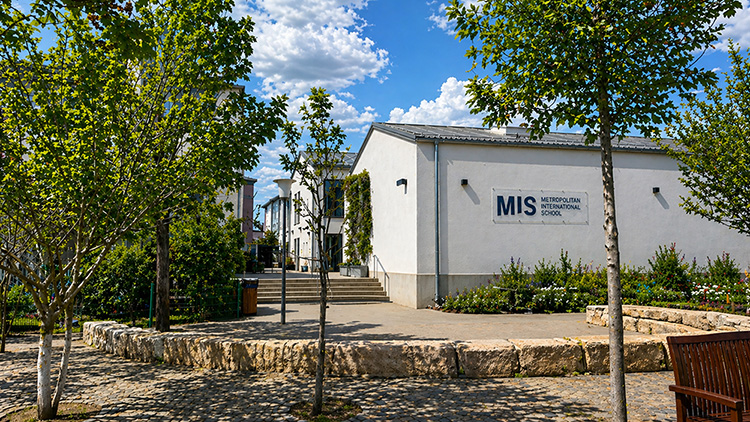 Metropolitan International School