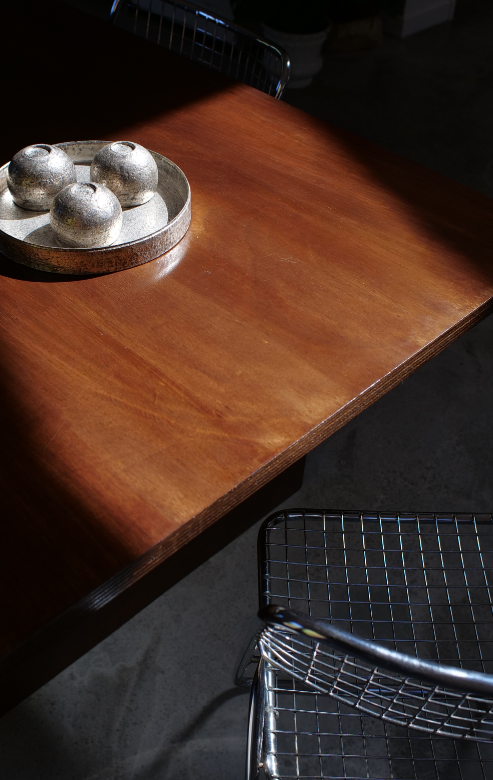 Table en contreplaquée satinée fait à la main