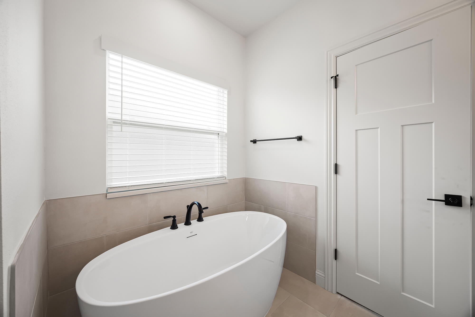 Verlaine - Primary Bath (FS Tub) (1).jpg