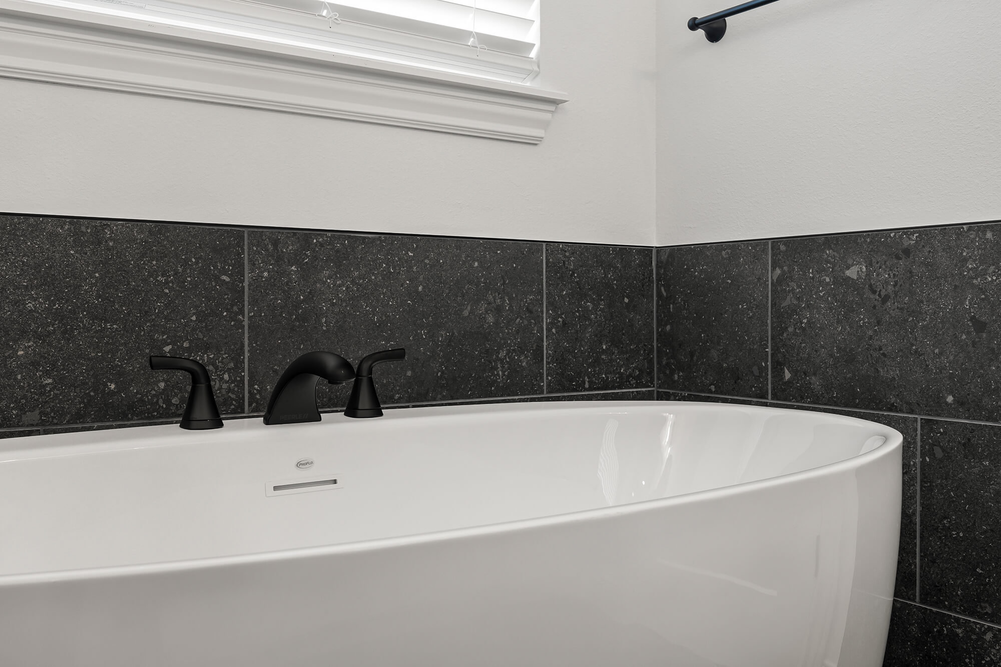 Verlaine - Primary Bath (FS Tub).jpg