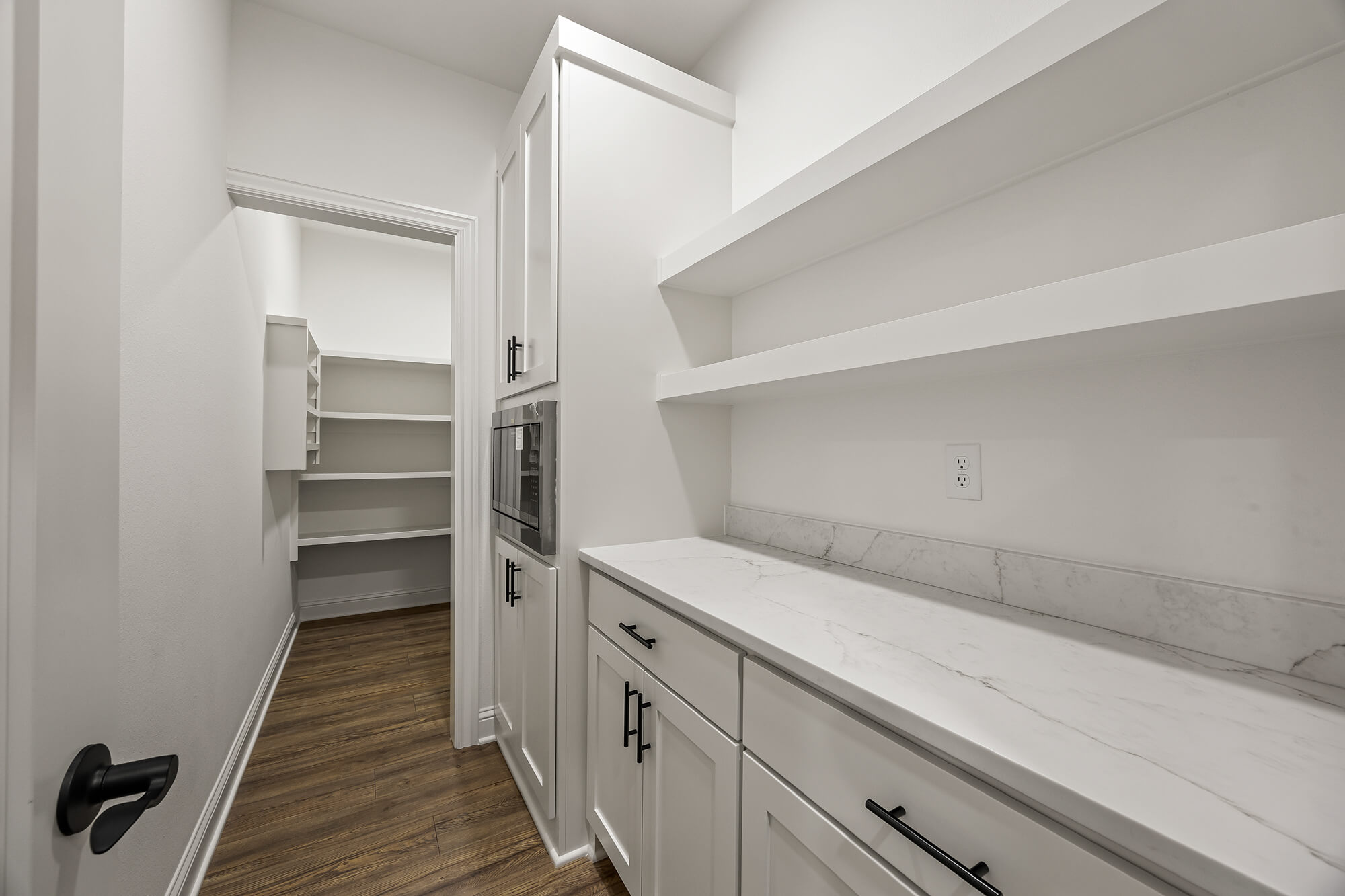 Collins - Butler's Pantry.jpg