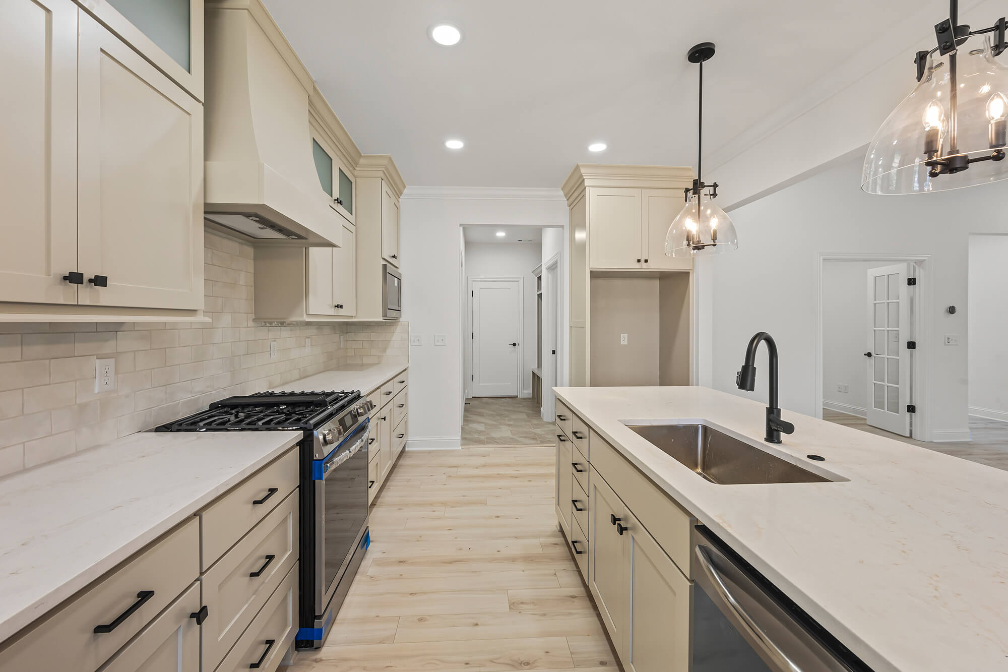 Verlaine II - Kitchen 01.jpg
