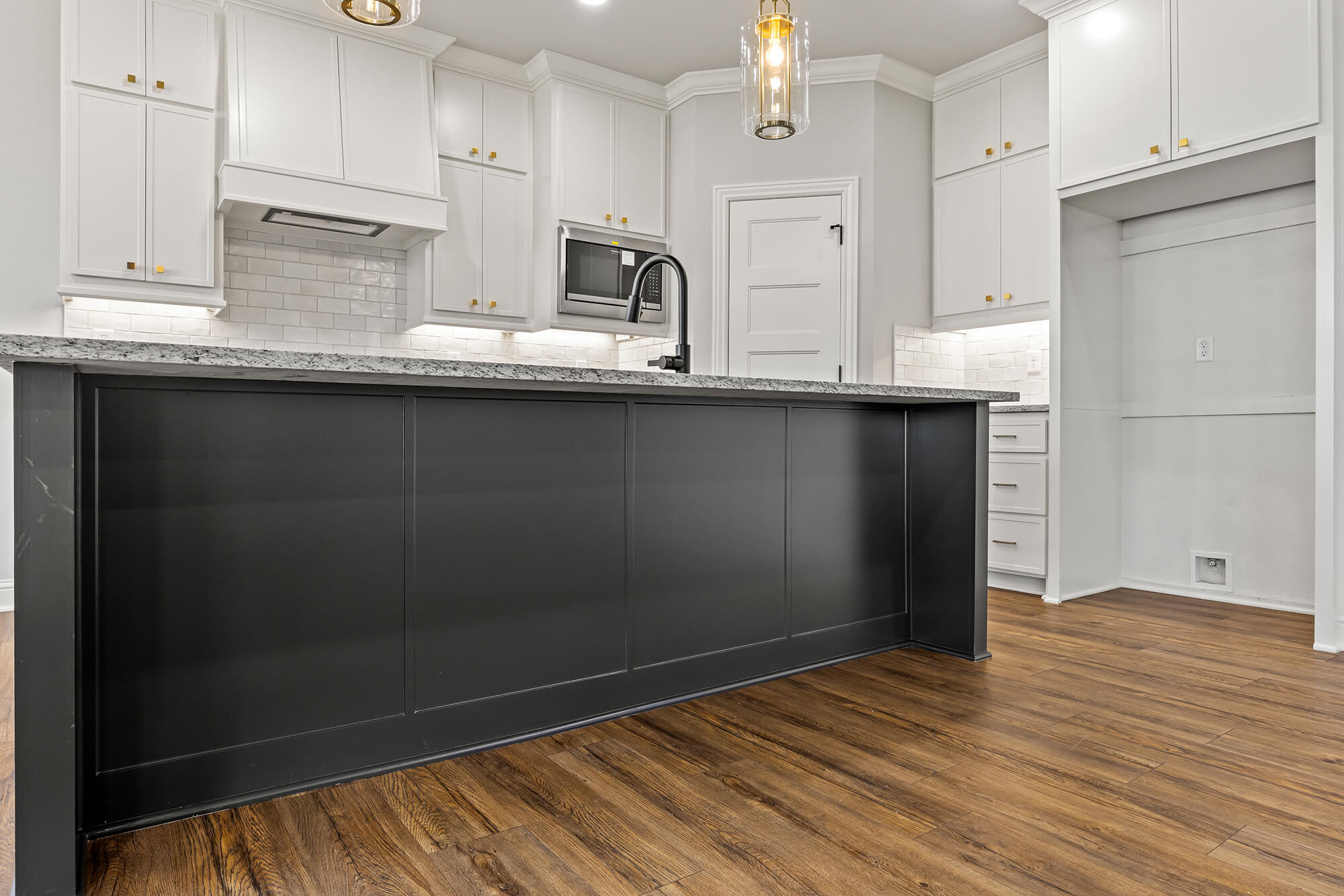Warwick - Kitchen (Island).jpg