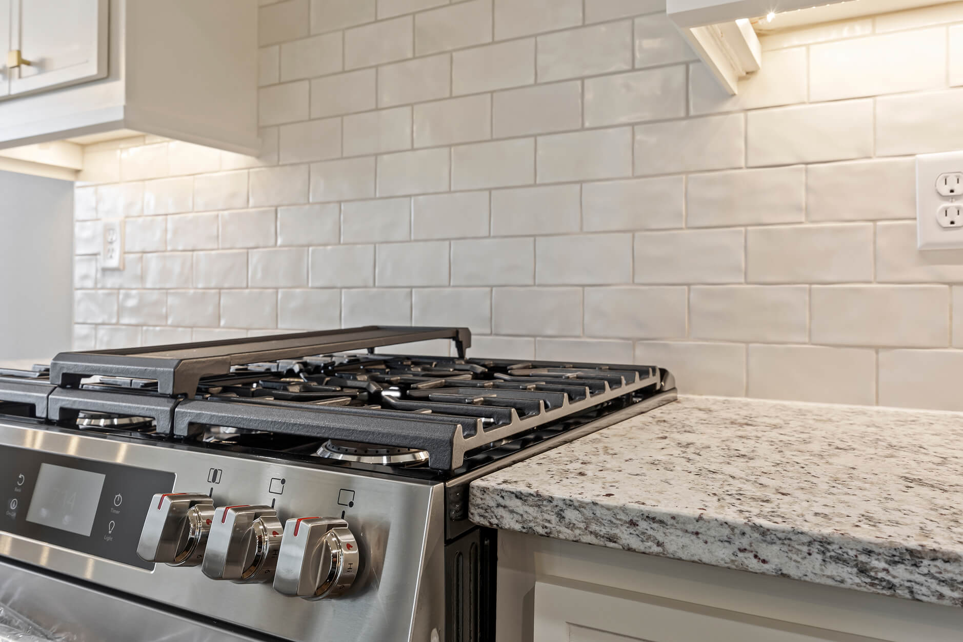 Warwick - Kitchen (Appliance, Countertops & Tile).jpg