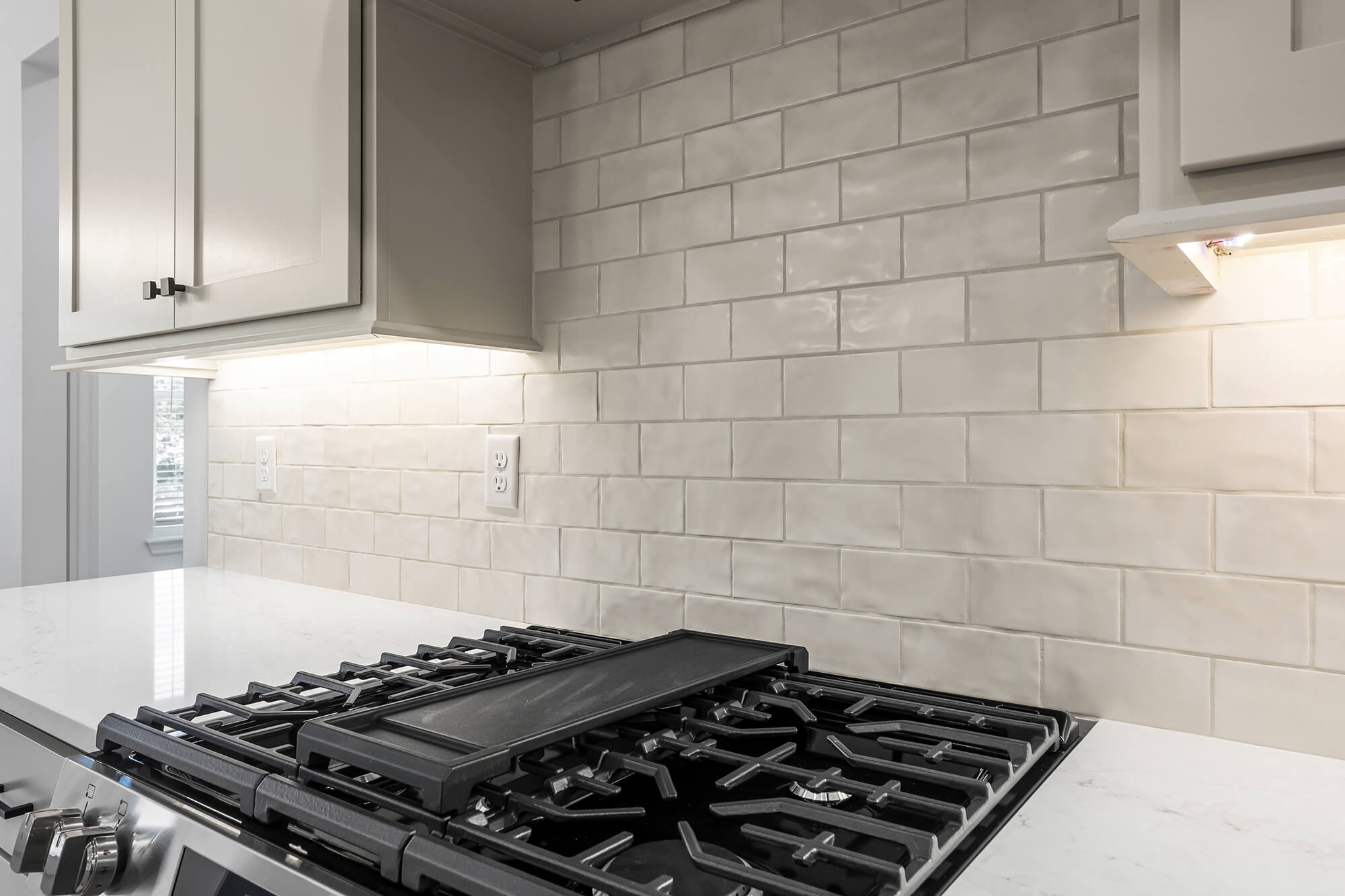 Verlaine II - Kitchen (Tile, Appliance & Countertops) (1).jpg