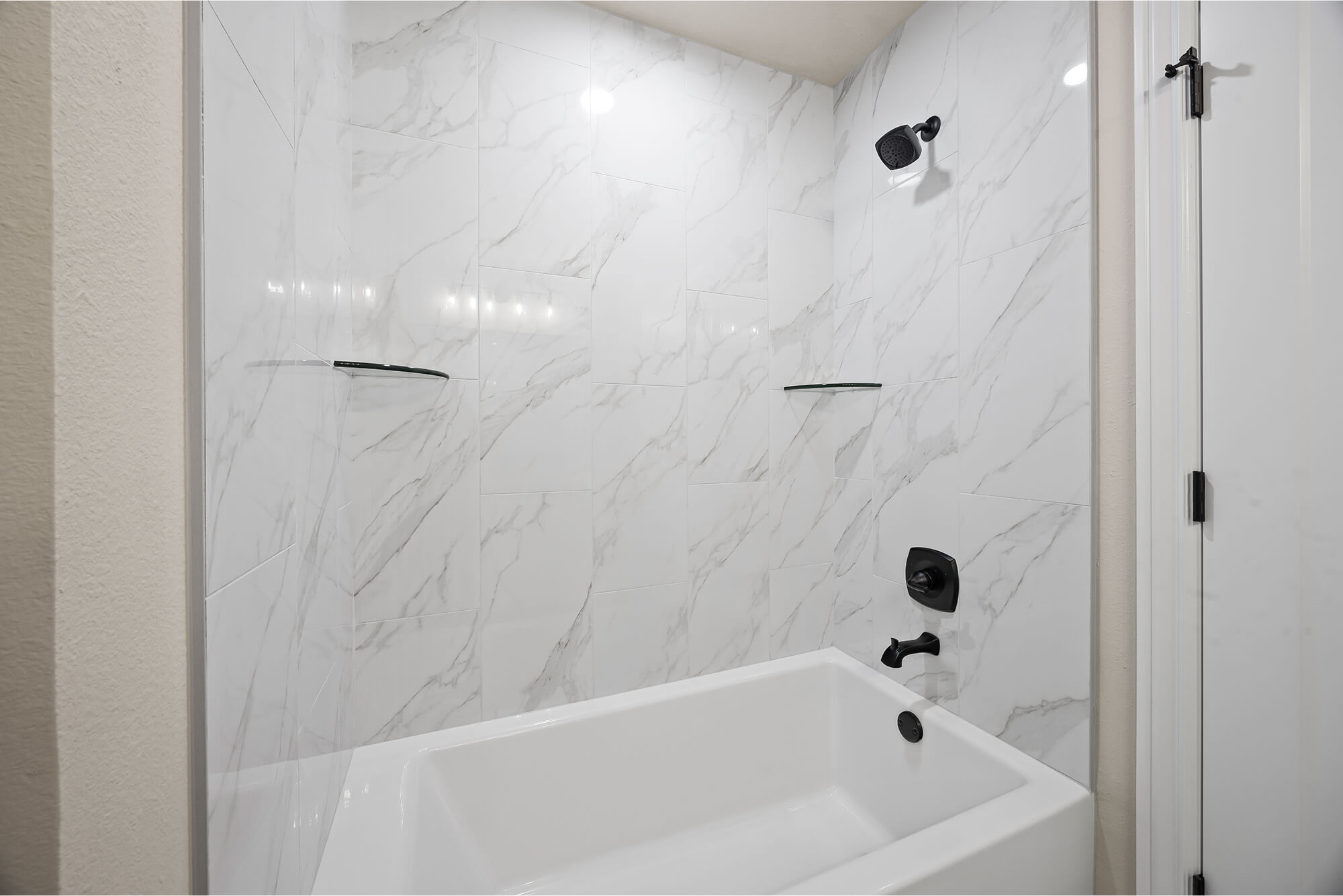 Bellingham - Guest Bathroom (Tub).jpg