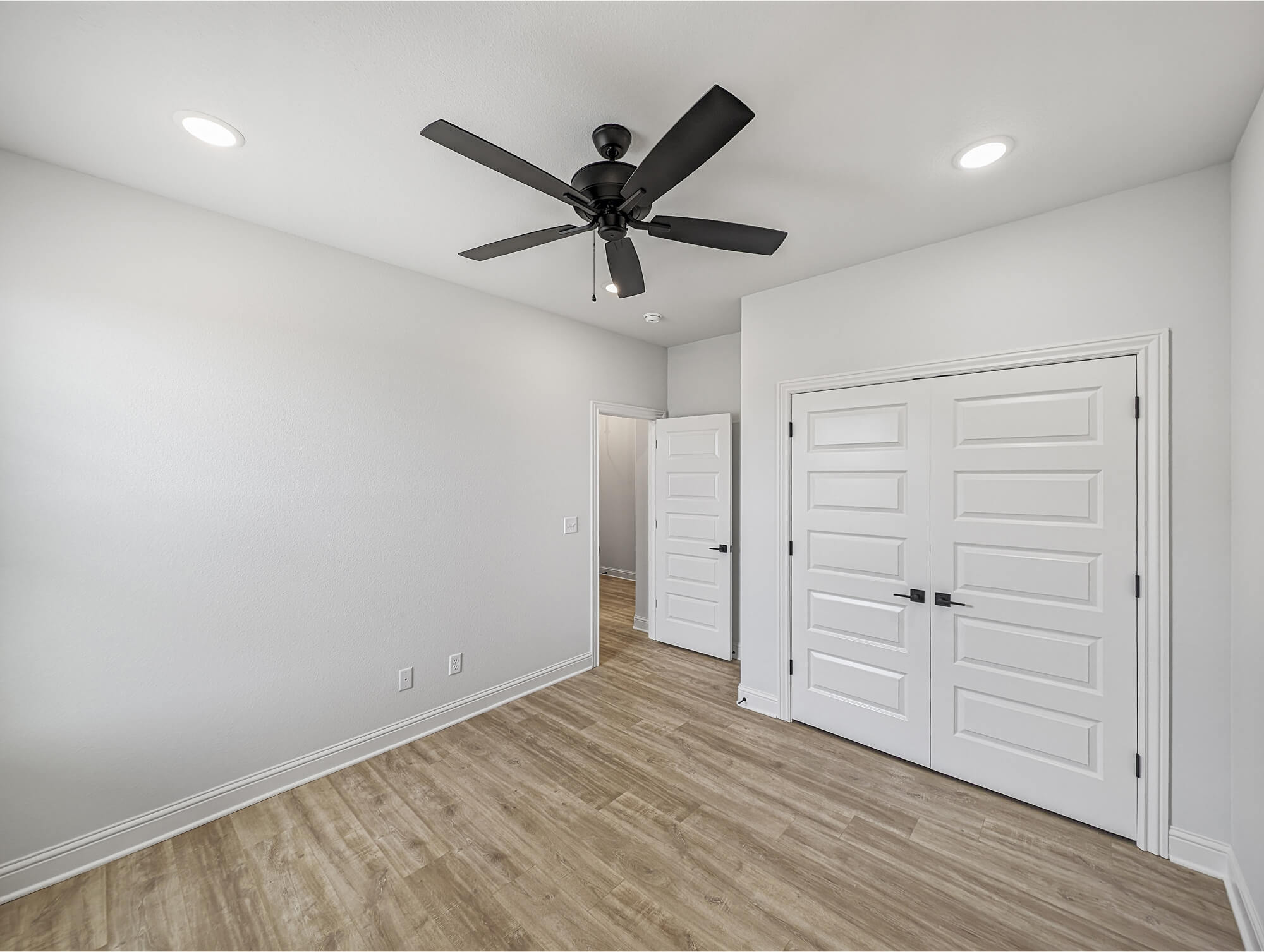 EW 61 Bergman - Bedroom.jpg