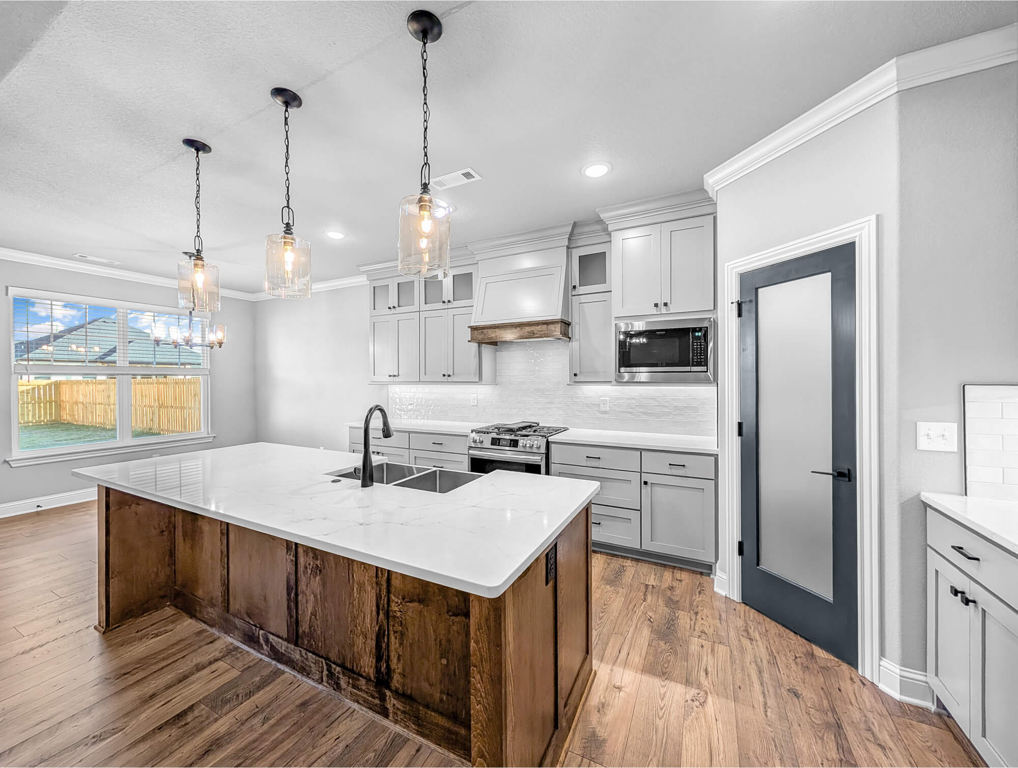 EW 70 Bergman - Kitchen & Dining.jpg