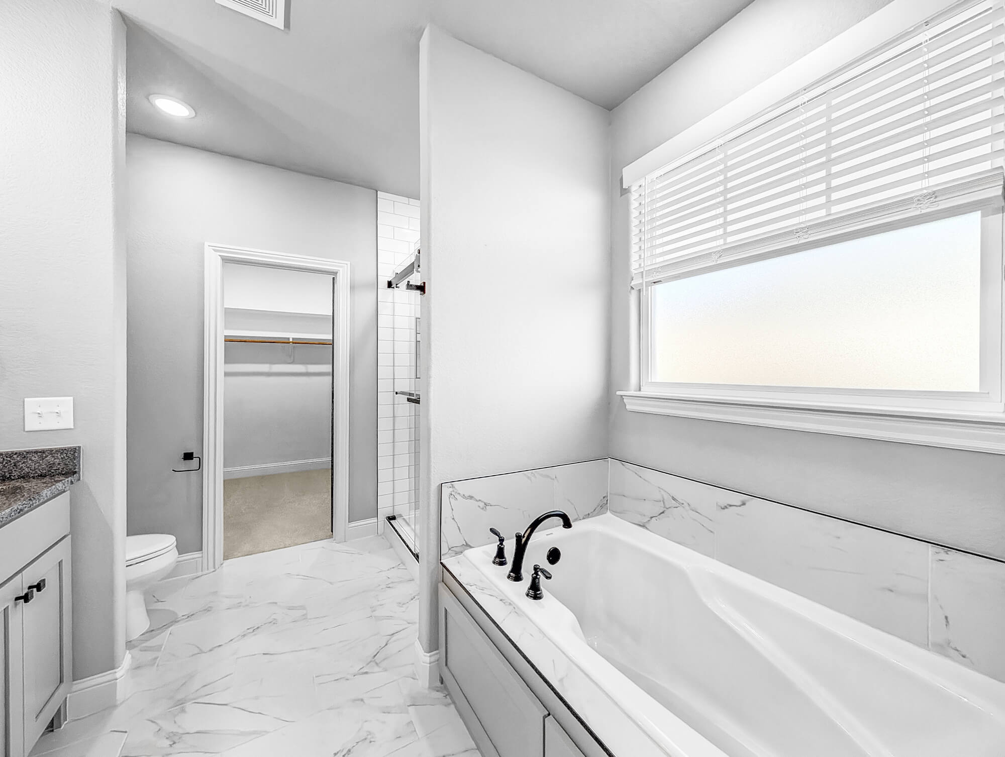 EW 70 Bergman - Primary Bath (Tub) 1.jpg