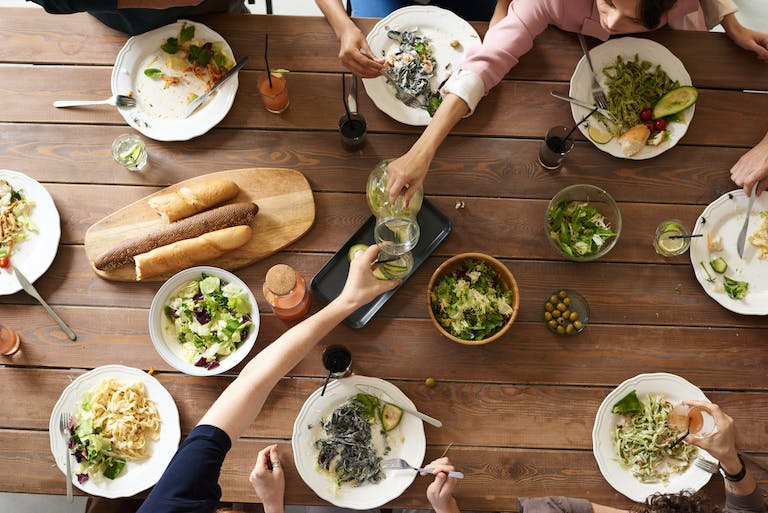Voyage culinaire en Provence-Alpes-Côte d'Azur : découvrez les plats typiques de la région PACA