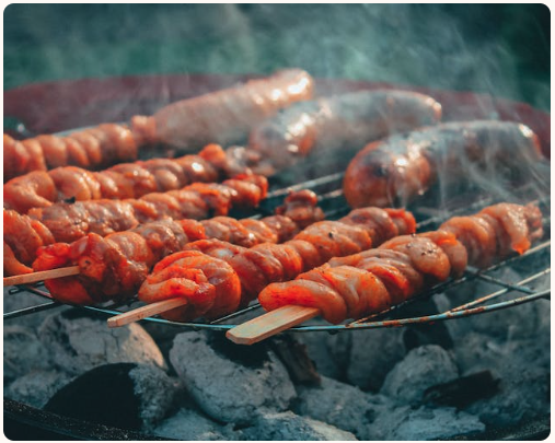 Préparez votre barbecue avec les saucisses merguez de Lawry Calanda!